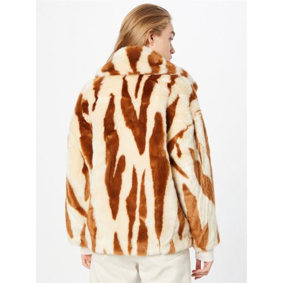JAKKE Rita Faux Fur Coat in Chestnut Tiger Print 4 - Picture 2 of 9